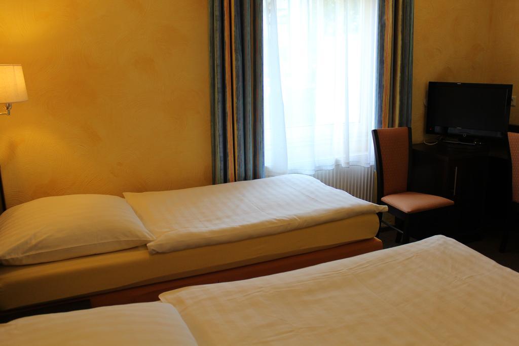 Hotel Rosenhof Dusseldorf Phòng bức ảnh